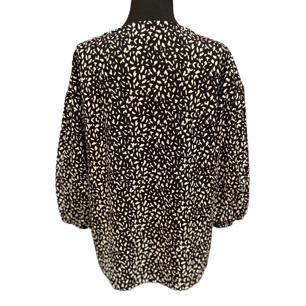 𝅺MELLODAY Black and Cream Top - Picture 2 of 10